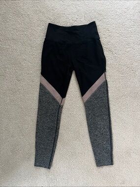 Beyond Yoga Black, Gray & Mauve Colorblock Active Leggings